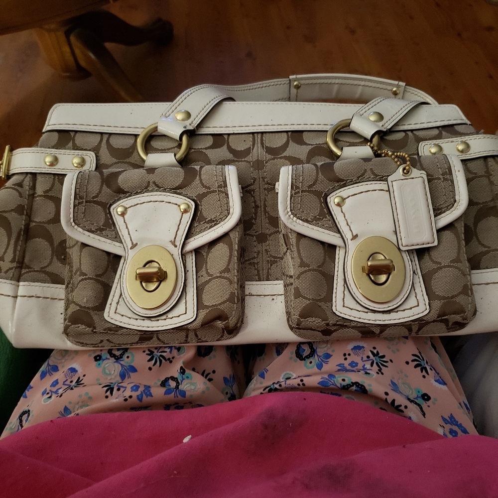 Coach hsnd/ shoulder bag.beige with logo white leather gold accents turn locks
